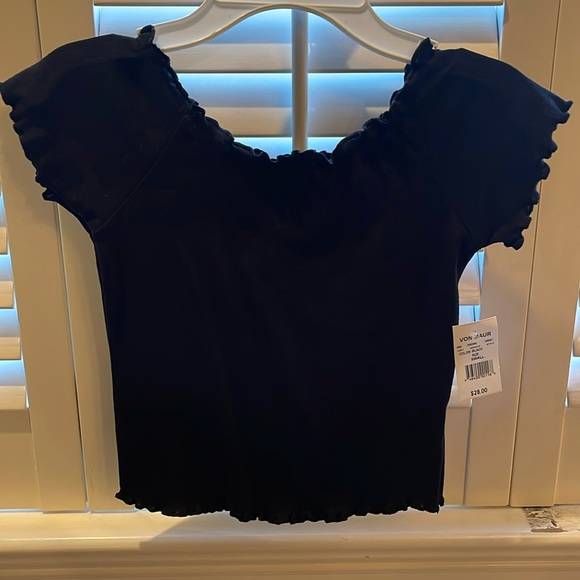 Black crop top, new with tags from Von Maur, size small - Picture 1 of 3